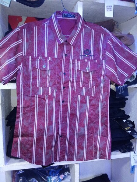 Chemise à rayures rouges homme