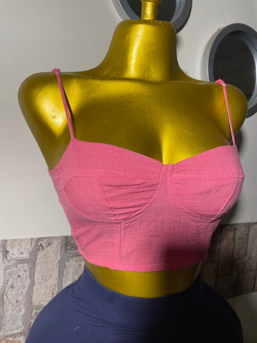 Top court rose à bretelles