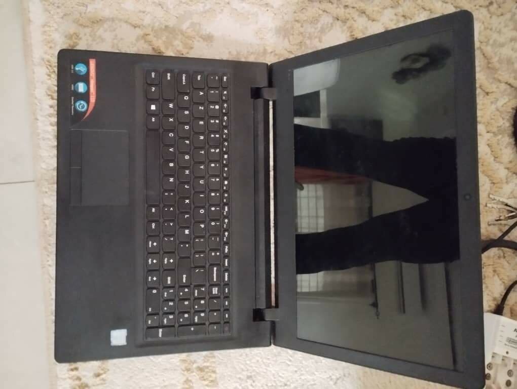 Ordinateur portable élégant noir