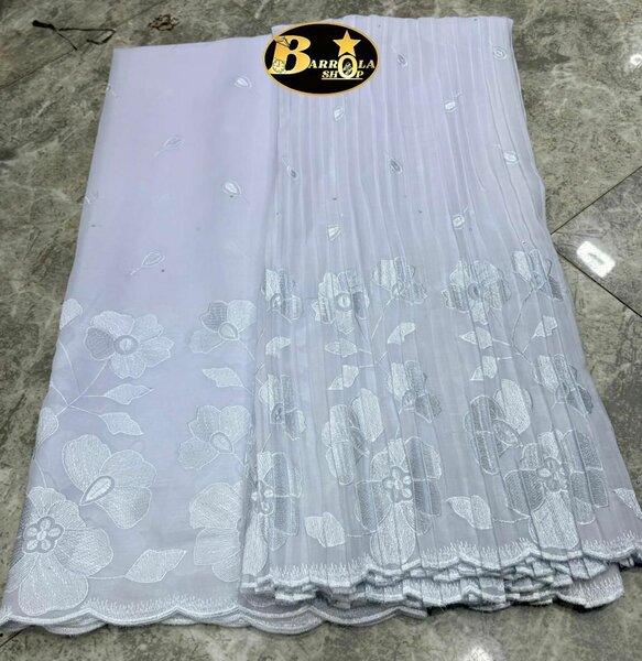 Rideaux blancs brodés élégants