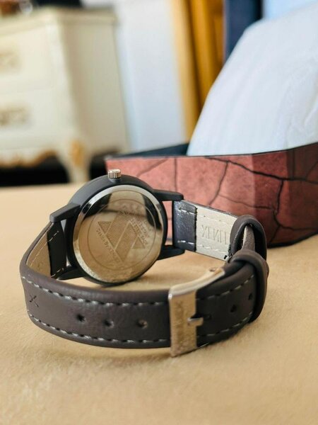 Men and women black and brown wrist watch