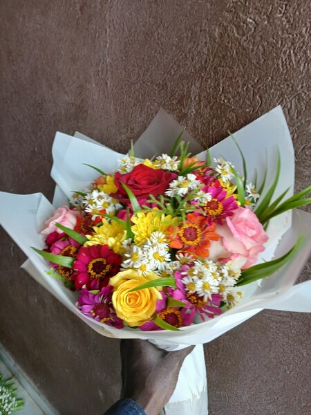 Bouquet mixte de fleurs éclatantes