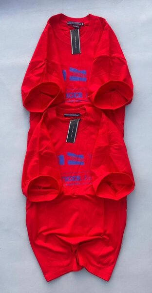 T-shirt rouge graphique