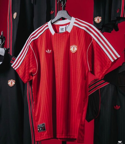 Maillot de football rouge