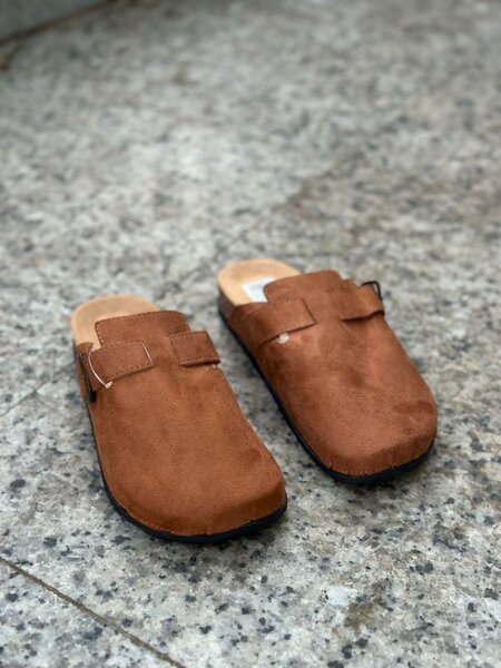 Sabots en daim pour homme