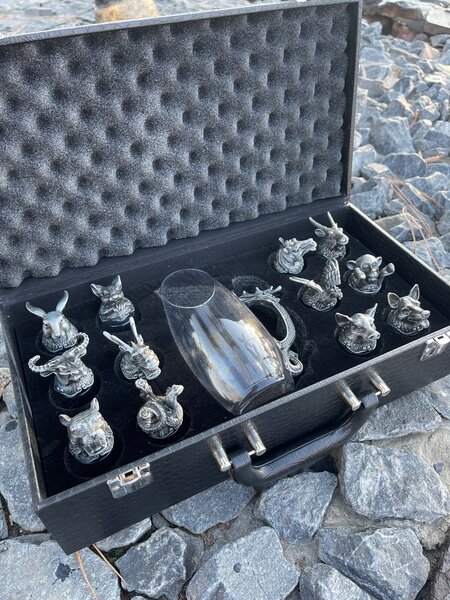 Стопки перевертыши с графином в кейсе