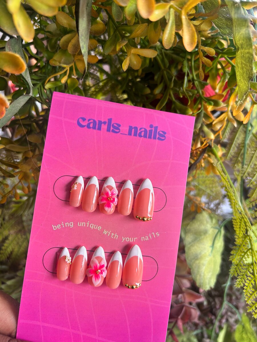 Floral Press-On Nails Set