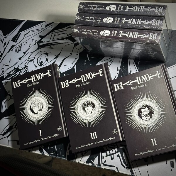 шесть томов манги Тетрадь смерти.