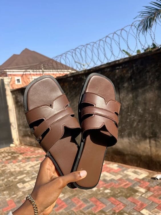 Sandales marron en cuir élégant