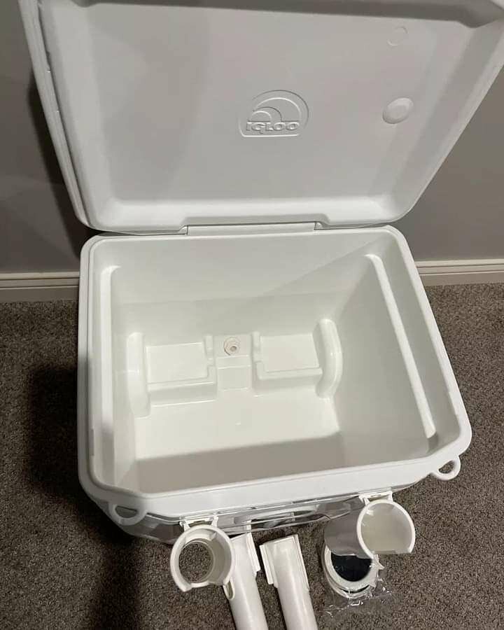 Igloo 45931 Marine Ultra Quantum 52-Quart Ice Chest /Cooler