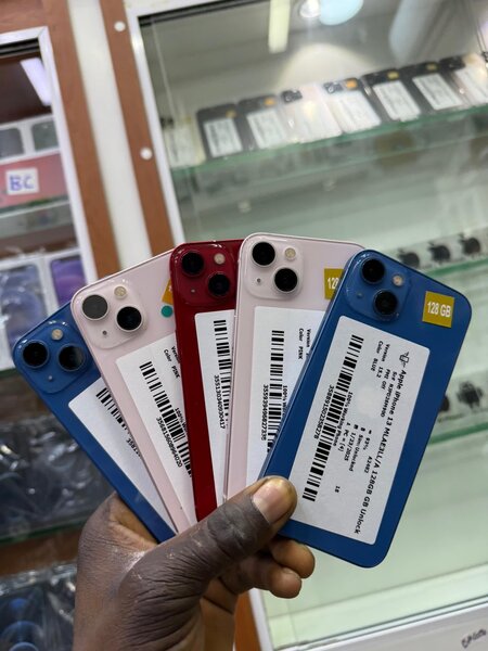 iPhone 13 simple 128Giga quasi neuf