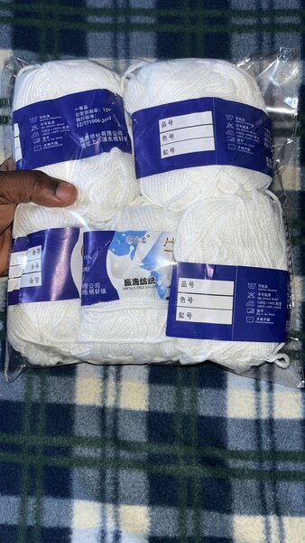 Fil de tricot blanc doux