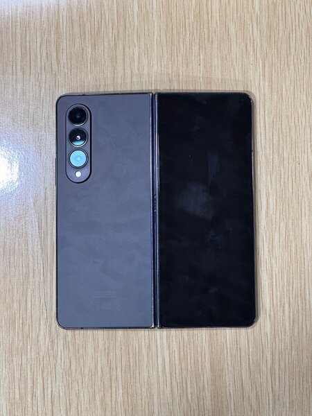 - Samsung Galaxy Z-Fold 4