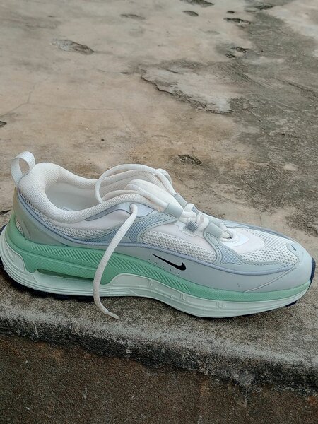 Chaussures Nike pour femme en blanc et vert