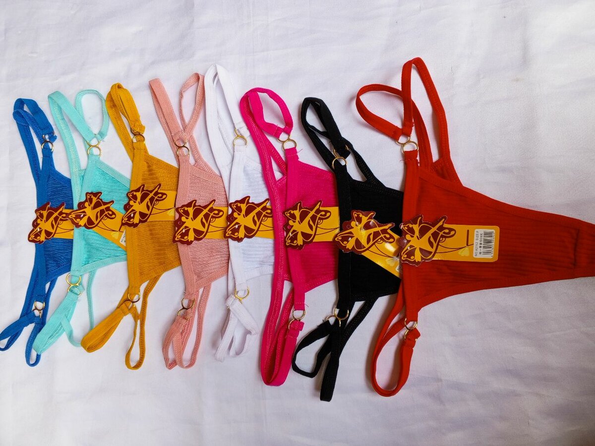 String femme rouge sexy