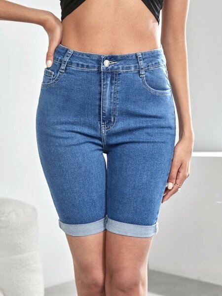 Rolled up Denim jeans shorts