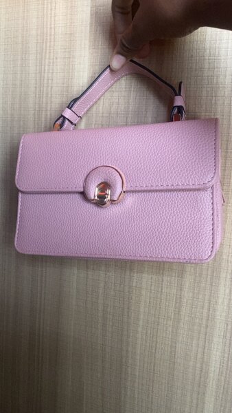 Sac à main rose élégant