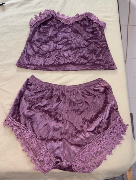 Ensemble lingerie dentelle violette