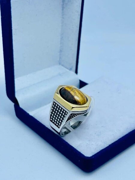 Bague en argent avec œil de tigre