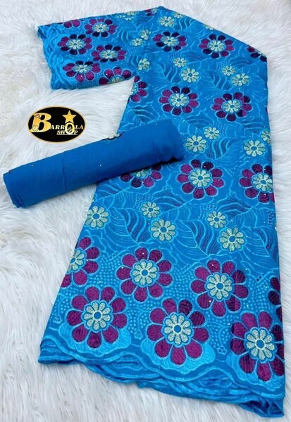 Tissu brodé floral vibrant