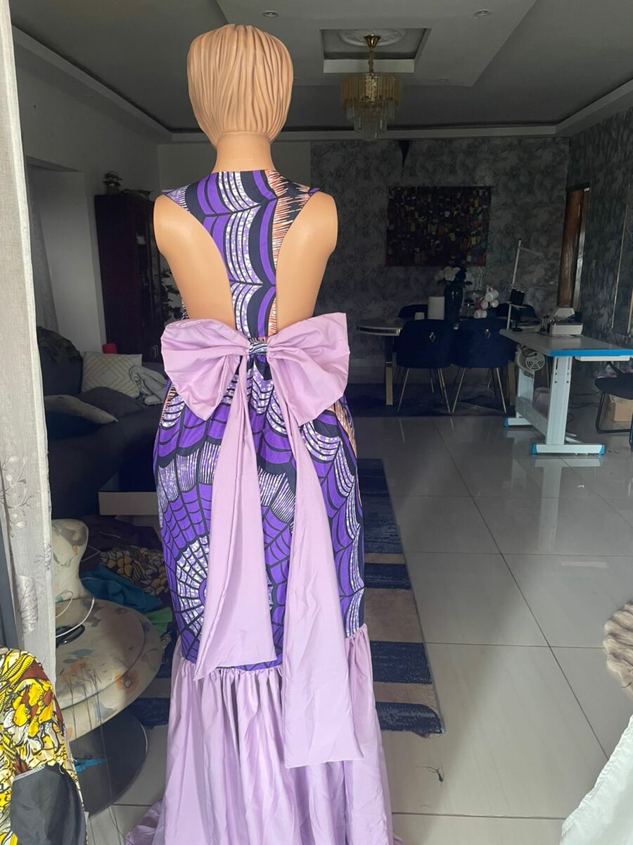 Robe dos nu avec nœud papillon