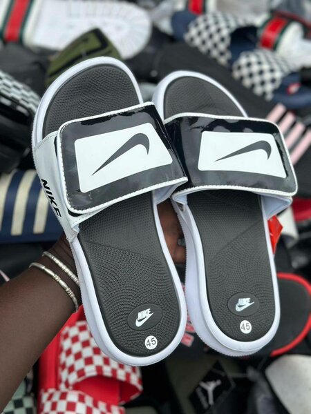 Claquettes Nike confortables