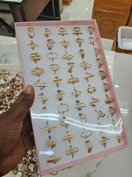 Ensemble de 50 créoles en or