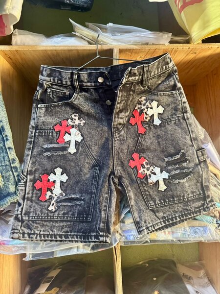 Shorts en jean délavé style punk