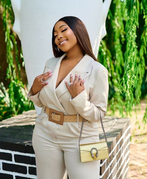 Combinaison élégante ceinturée