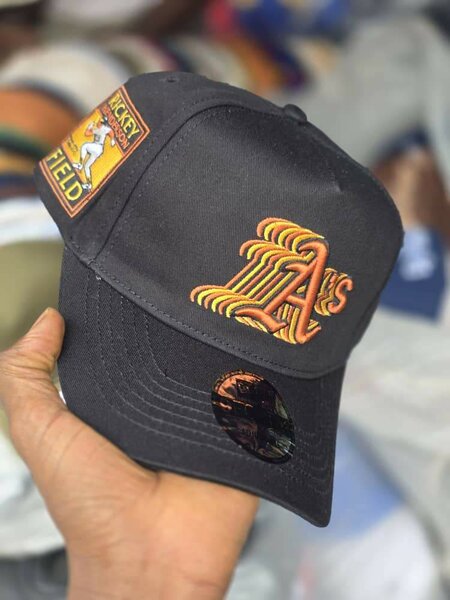 Casquette brodée sportive