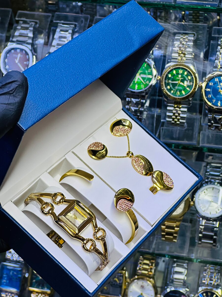 Ensemble Montre et Bijoux Luxueux