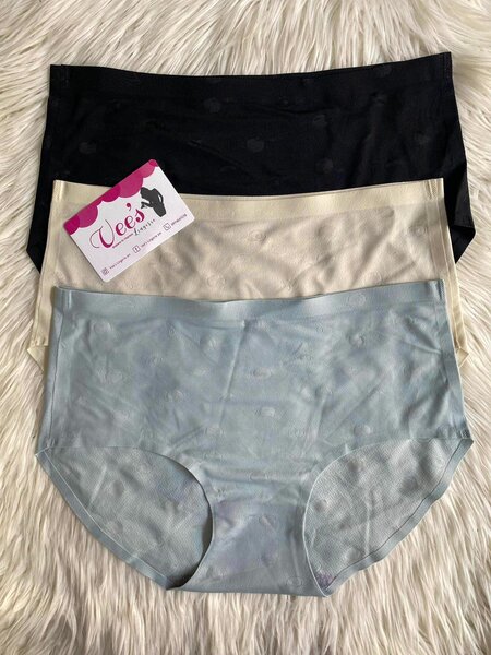 Strings et culottes pour femmes