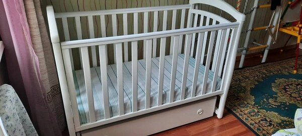 Кроватка детская деревянная