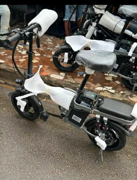 Vélo électrique pliable