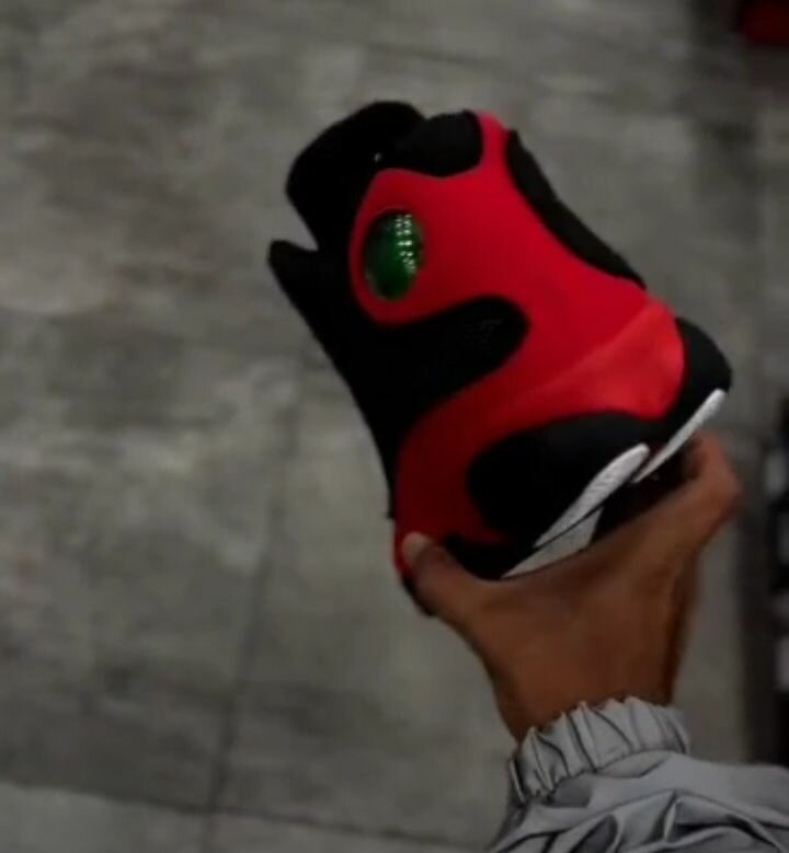 JORDAN 13 noir et rouge