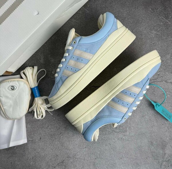 Baskets bleu Adidas élégantes