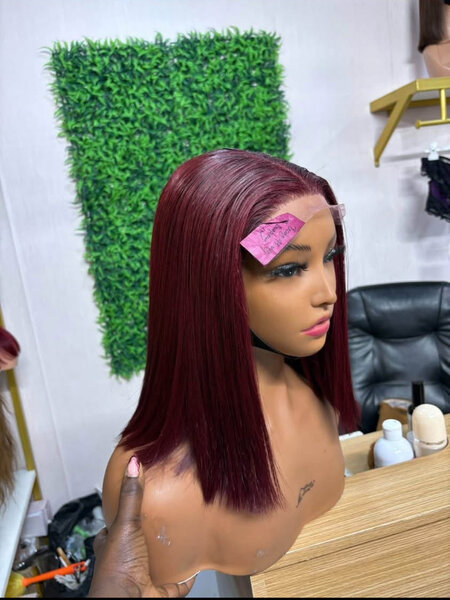 Perruque en dentelle colorée élégante