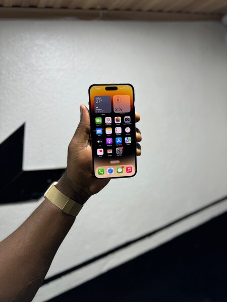 iPhone 14 pro max 128Go avec carton écran iCloud batterie 98