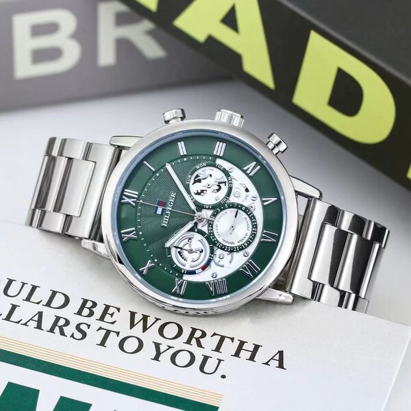 Montre élégante en acier inoxydable