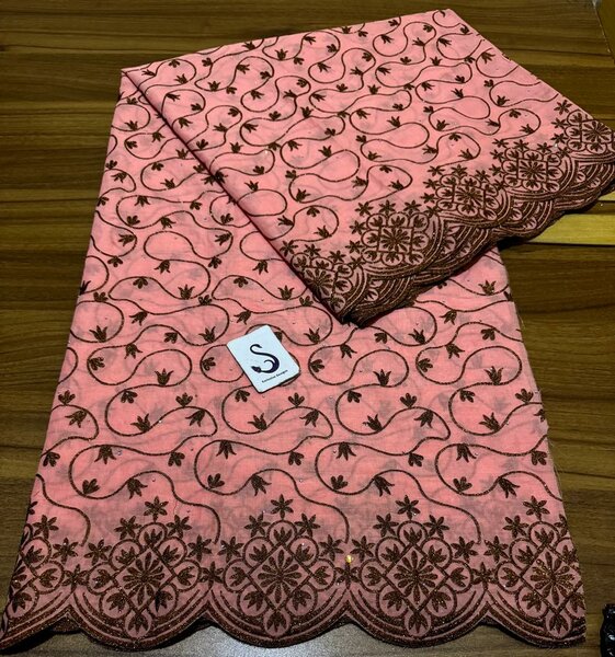 Tissu dentelle floral élégant