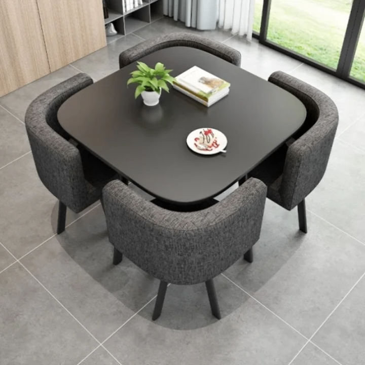 Table et chaises en tissu