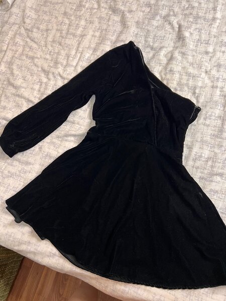 Платье на одно плечо