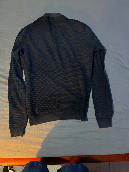 Pull texturé bleu foncé