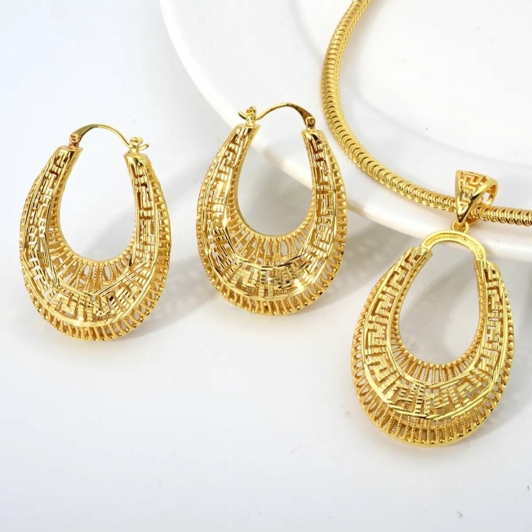 Elegant Gold Jewelry Set