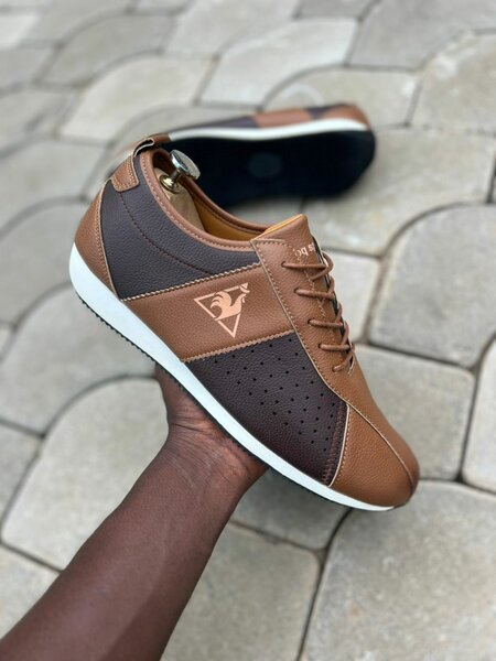 Baskets élégantes en cuir marron