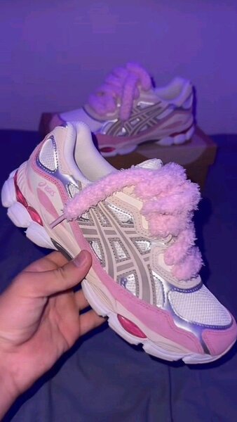 Baskets asics lacets fluffy