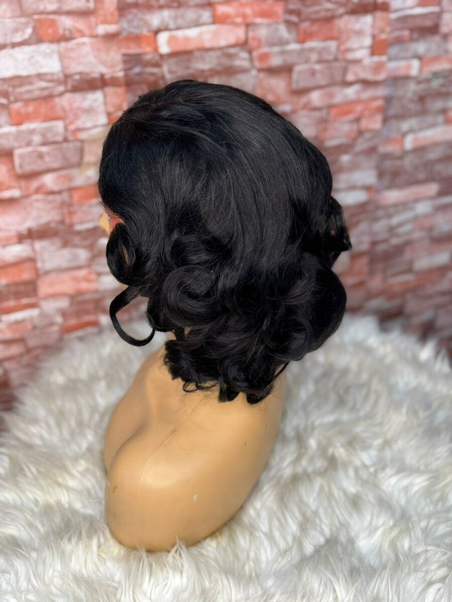 Perruque naturelle bouclée chic