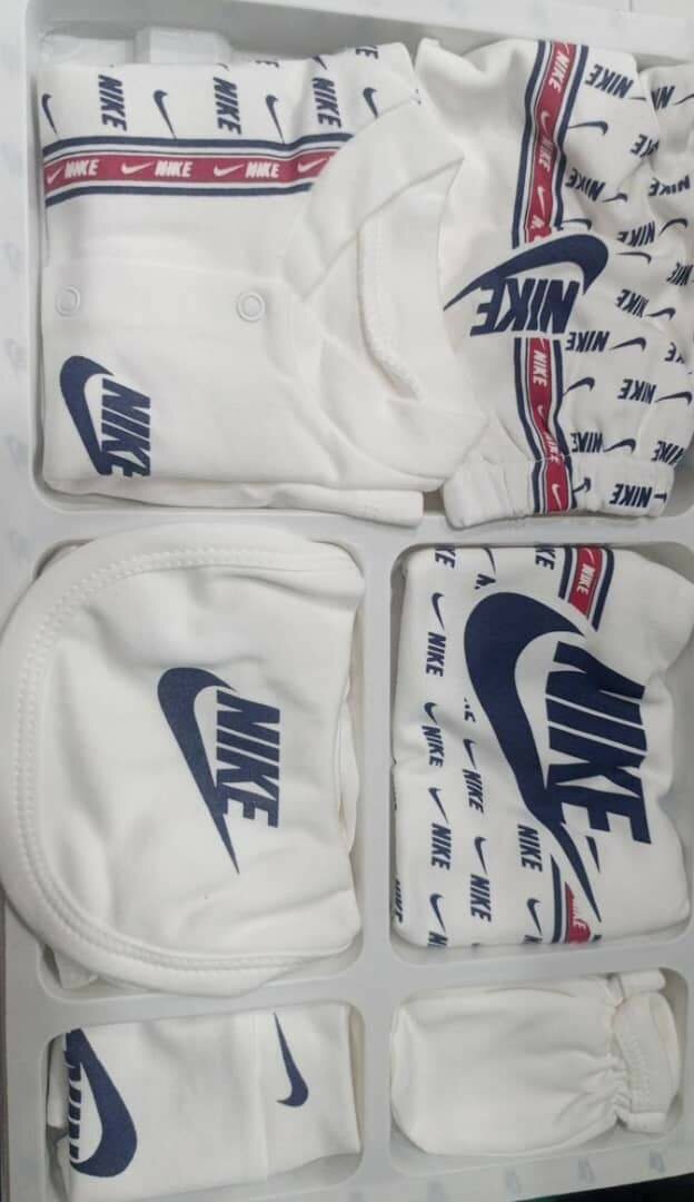 Ensemble bébé Nike doux et stylé