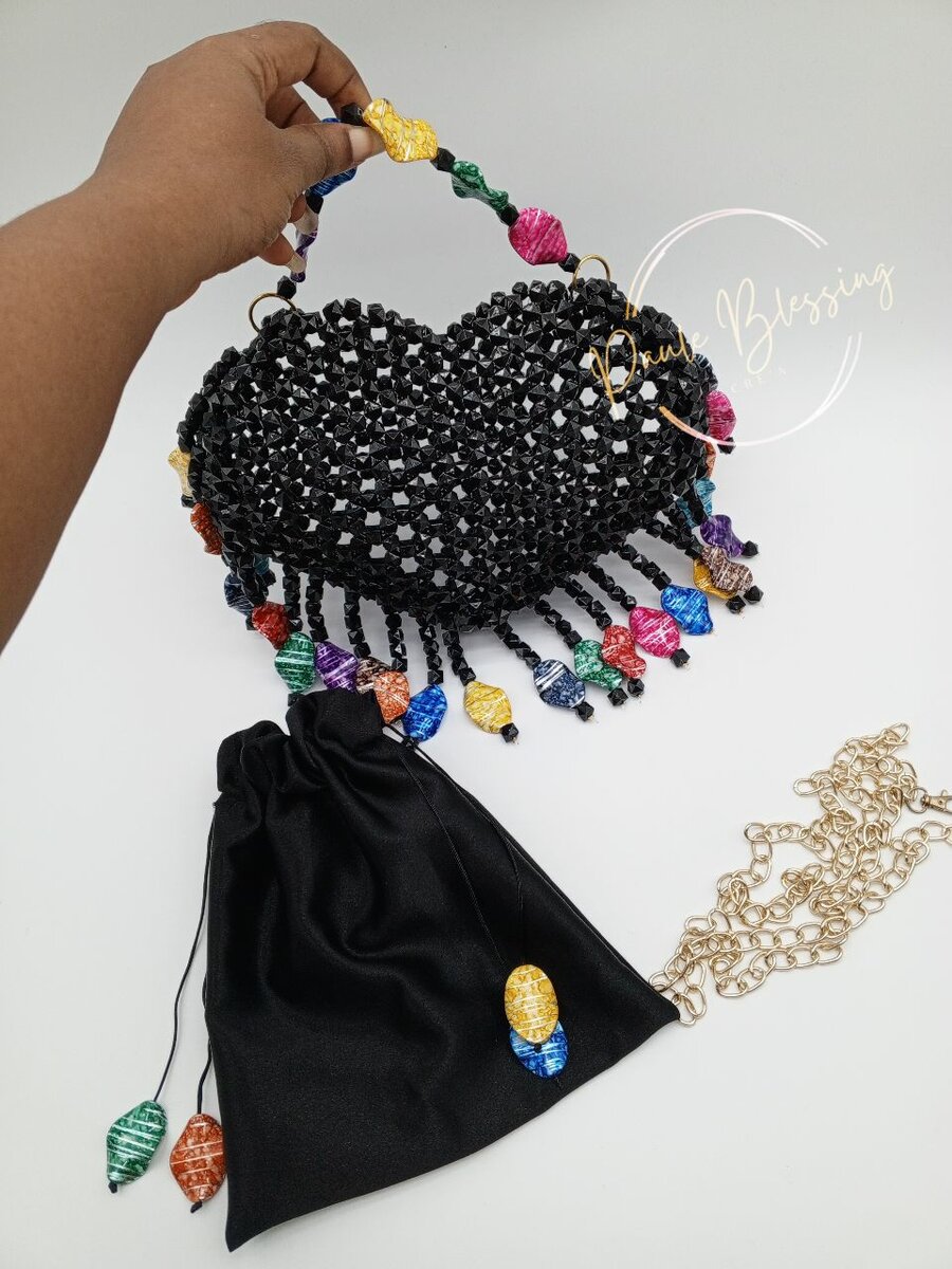 Sac en perles noir coloré