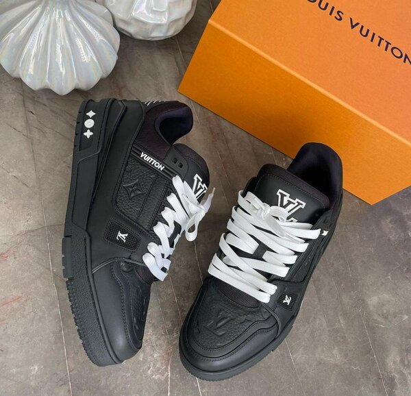 LOUIS VITTON ALL BLACK